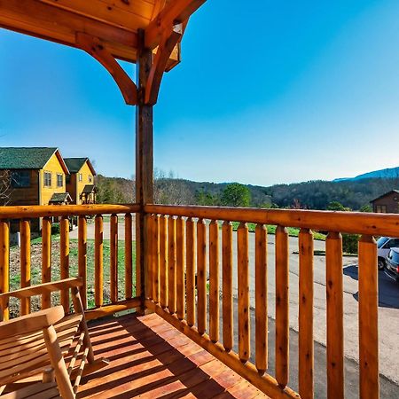 Full Equipped Cabin With A Pool And Game Room Smokies Views Gatlinburg Exterior foto